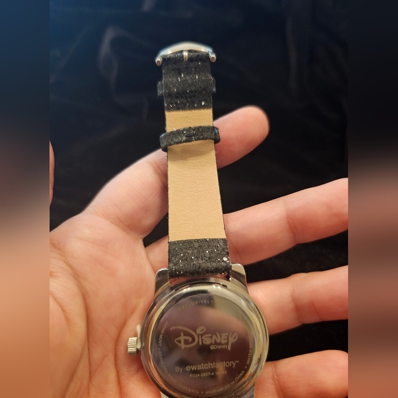 Disney Minnie Mouse Rock the Dots Silver Alloy Watch, Black Leather Strap NWOT - Picture 6 of 6